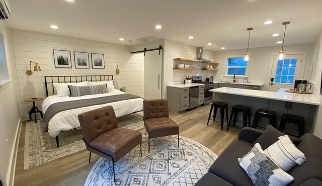 Remodeled Studio Cottage! Walk to Lake and Hiking Trails