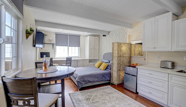 Remodeled Studio w/Fast Wi-Fi in Heart of Bay Area