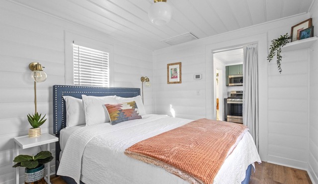 Remodeled Stylish Culver Cottage + Parking