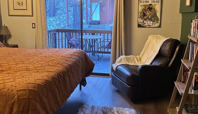 Remodeled Tahoe Ski and Lake Chalet with Mountain View’s 3 mins to Lake Tahoe