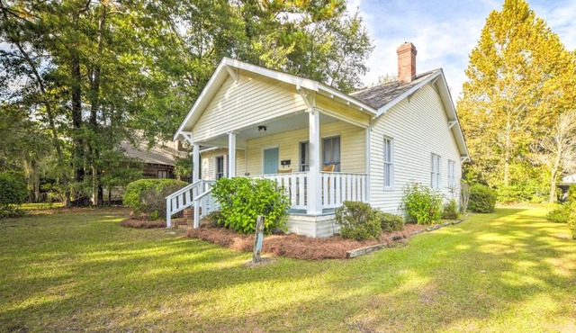 Remodeled Thomasville Home with Charcoal Grill!