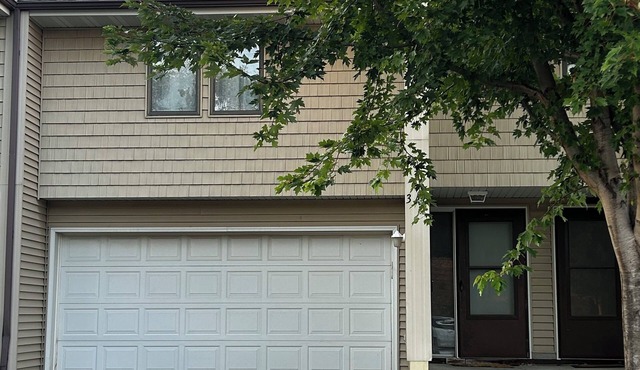 Remodeled Townhome - Close tonThe Lake - Quaint Downtown - The Hospital