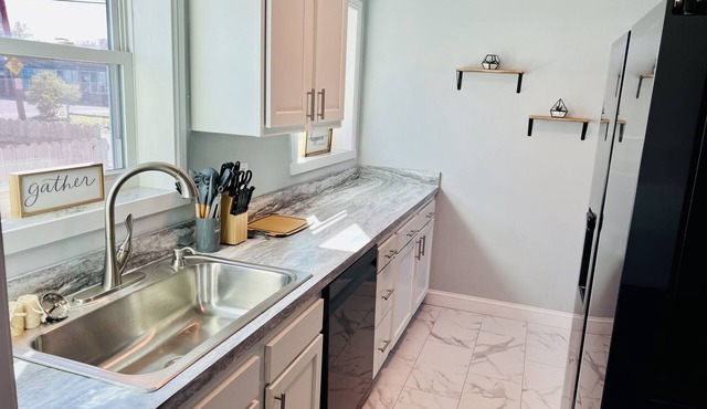 Remodeled townhouse - 5 mins from Shawnee Sports Complex!