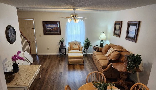 Remodeled Townhouse Close to Greeneville, Tusculum and Jonesborough.