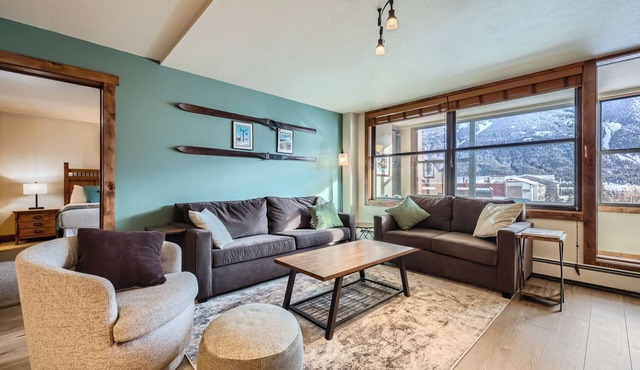 Remodeled unit & mountain view in the ♥ of Central Village, walk to the lifts!