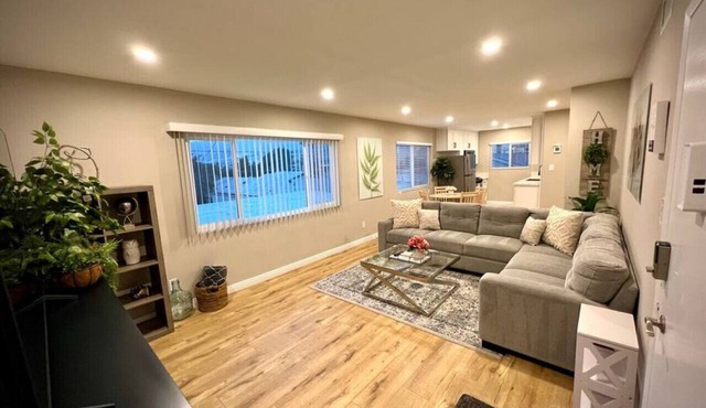 Remodeled 2 Bed/2 Bath in the heart of Montrose!