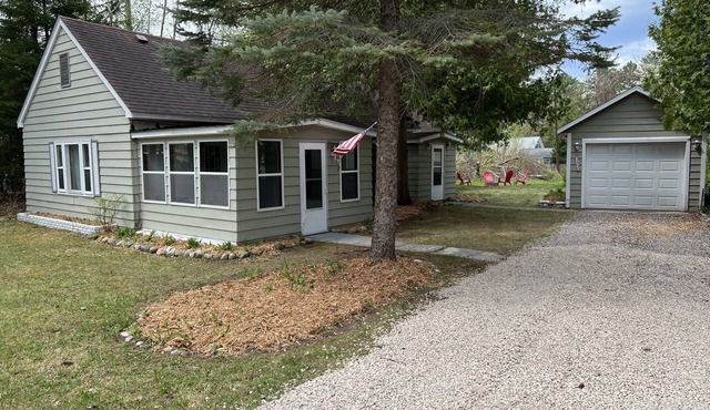 Remodeled Vacation Cottage - Downtown Indian River