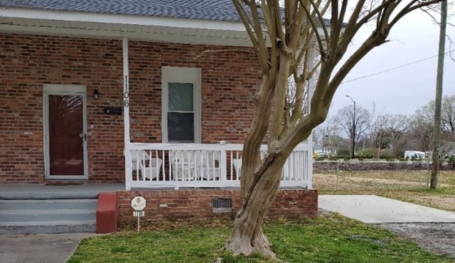 Remodeled Vintage Duplex near ECU & Hospital
