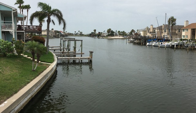 Remodeled Waterfront Townhouse/Close to Beach