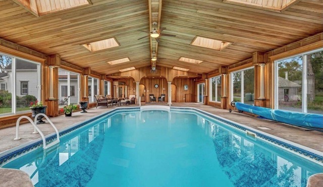 Remodelled Farmhouse with Indoor Pool- Golf Courses, Vineyards & Beaches Nearby!