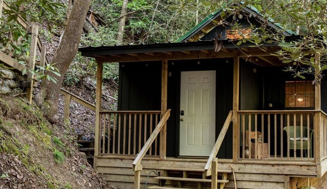 Remote cabin with creek and waterfall views 10 min from town