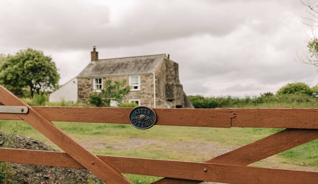 Remote Cottage with Woodburner Surrounded by Farmland
