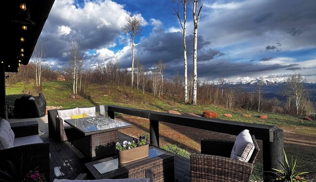Remote Mountain Cabin amazing views,FITNESS GYM , WiFi, above Glenwood Springs