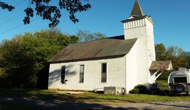 Remote One-Room Farm Church 1hr from Nashville!