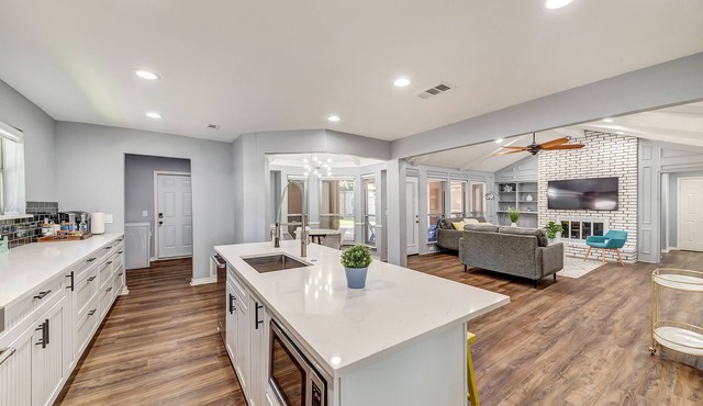 Remote work, Near Highways, King bed, Family-friendly, Grill, Games, Foosball