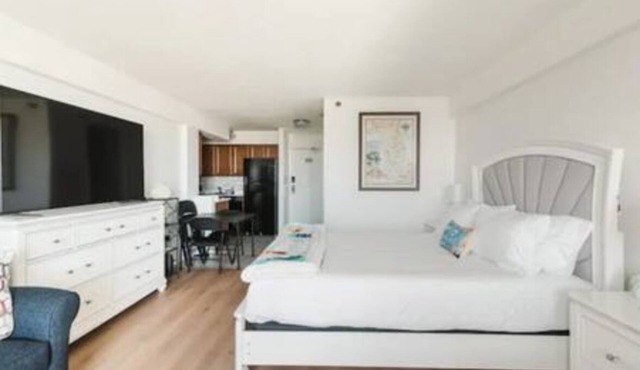 Remote Work Oceanfront Paradise w/Balcony Fast WiFi