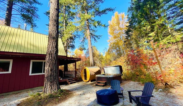 Remote work paradise w/hot tub, sauna: CascadeHaus