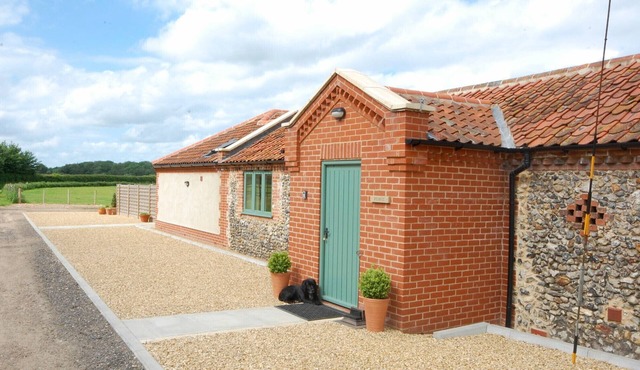 REMUS, family friendly, with open fire in East Harling