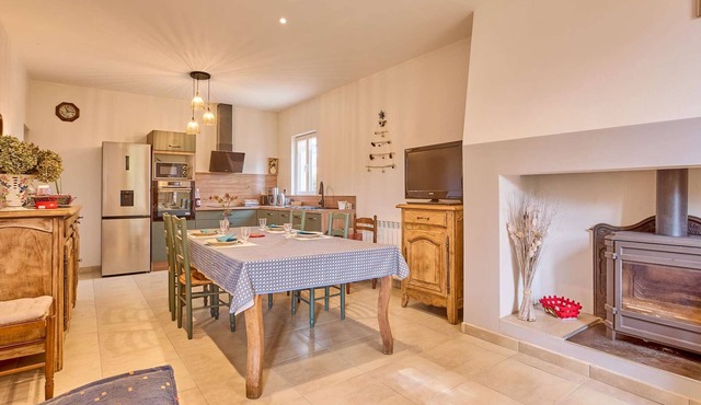 Renovated T3 villa, wooded garden, near thermal station