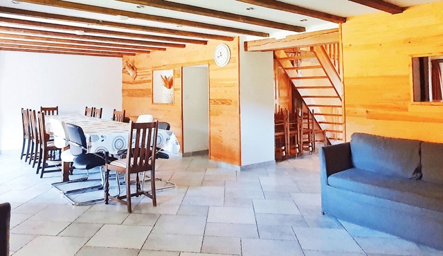 renovated farmhouse for groups and families in nature, dogs welcome, playground