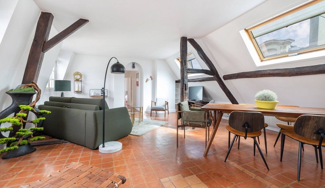 Renaissance, 2BR/1BA, 5 people