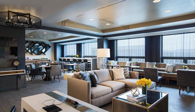 Renaissance Chicago O'Hare Suites Hotel
