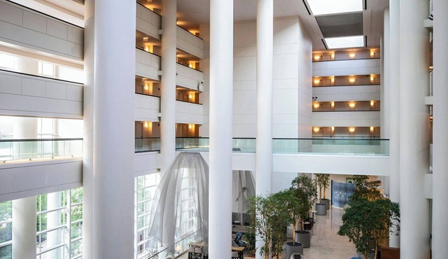 Renaissance Schaumburg Convention Center Hotel