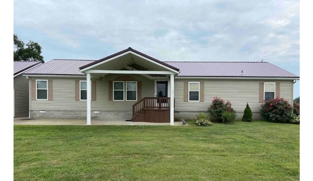 Rend Lake Lodge, short and long term rental, utilities included. ￼