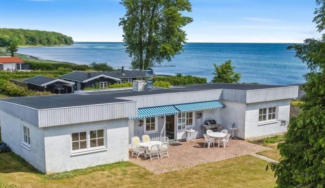 "Rene" - 50m from the sea by Interhome