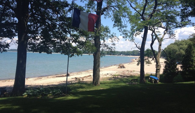 Renee's Lake House: Lakefront home with Beautiful views of Lake Erie.
