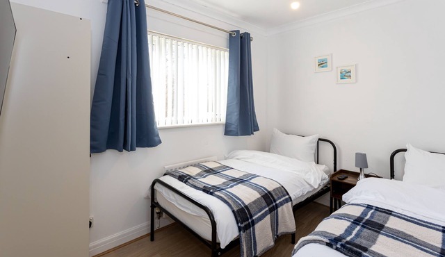 Renfrew House: 5 minutes from M61, Large Detached House with 5 Bedrooms