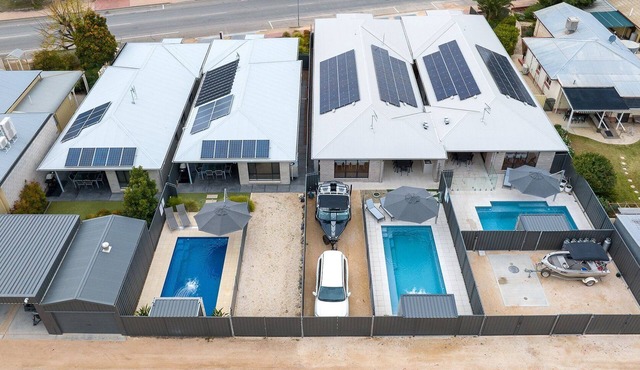 Renmark River Villas No 54 (with pool) - "The Rosa Villa" (with pool)
