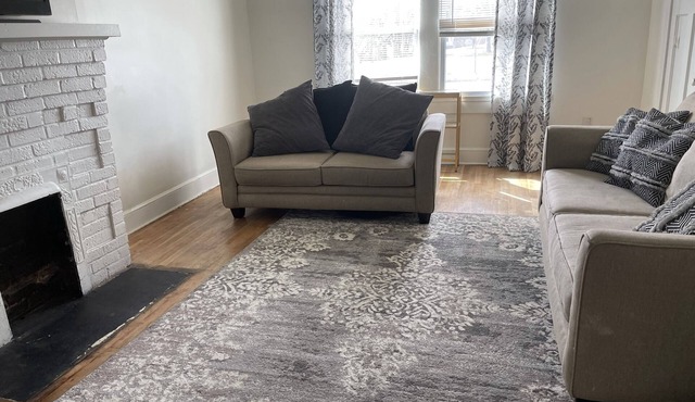 Rennovated 2 BR /1 Bath Apt Close to Shopping, Restaurants, Concord & Charlotte