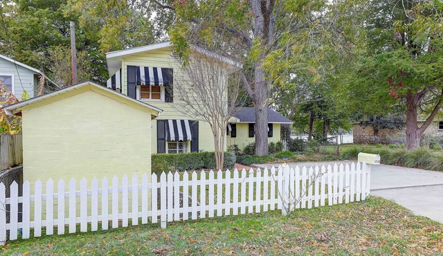 Rennovated Farmhouse Lake McQueeney Cove