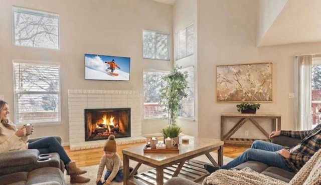 Reno 3BR Home · Mountain Views & Near Events