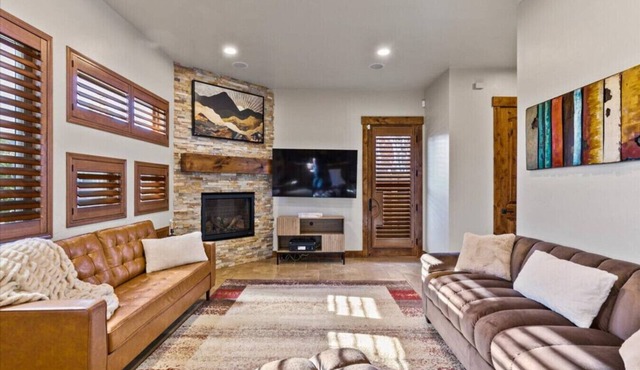 Reno Basecamp | 2 King Suites, Walk to Food & Fun