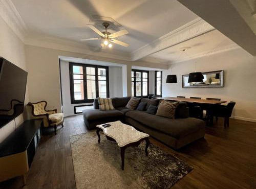 Reno'd Heritage Camino Apartment