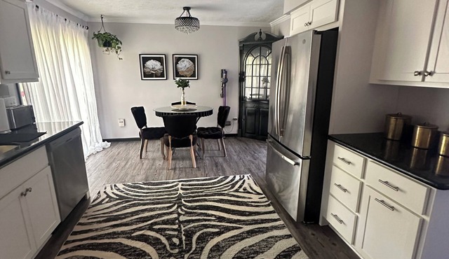 Reno’d 2-br townhome with W/D, D/W, private deck in tranquil Sheffield Terrace