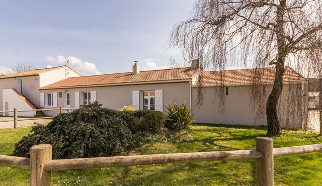 Renovated Farmhouse Near the Sea with Garden, WiFi, and Family Amenities