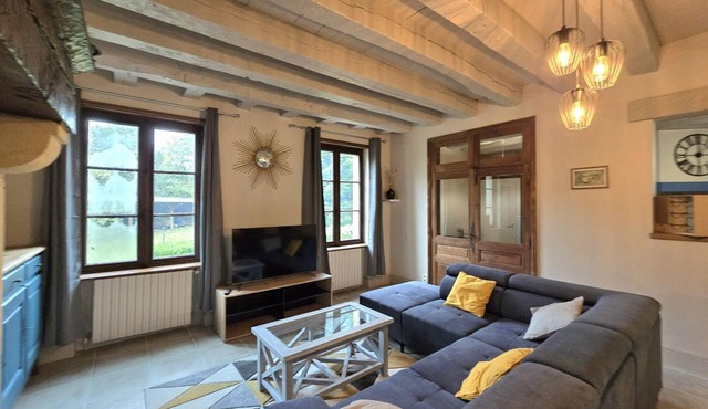 Renovated family home with large garden and pets allowed