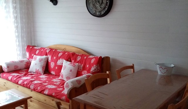 Renovated 4/6-person apartment in ST FRANCOIS LONGCHAMP, 80 m from a chairlift.