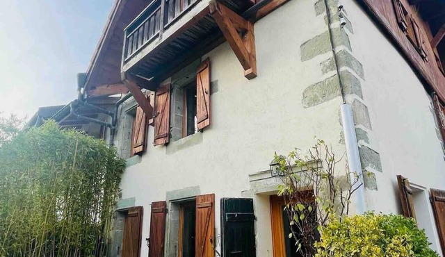 Renovated 19th-century farmhouse, perfect for short or extended stays.