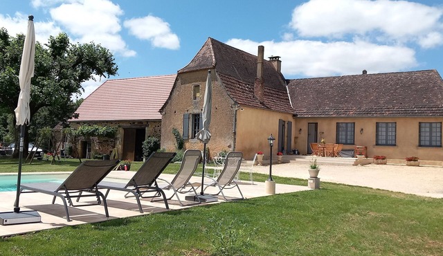 Renovated Perigord farmhouse -wifi, 2 bathrooms.