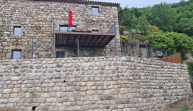 Renovated country house right next to hiking trails.