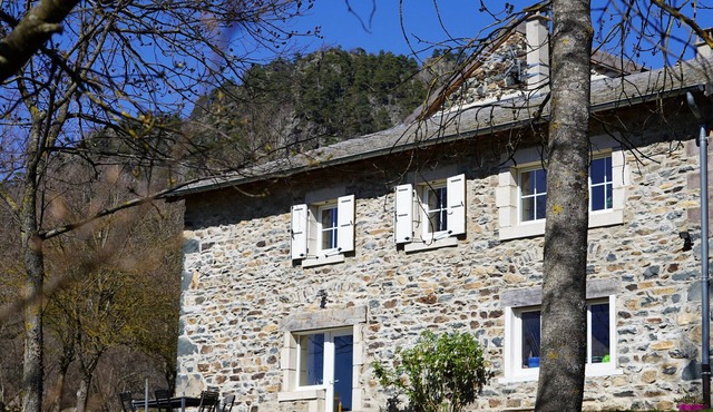 Renovated farmhouse in quiet area with private parking and free Wifi in Saint-Étienne-Lardeyrol