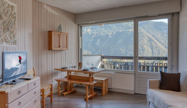 Renovated studio near lifts with Wifi