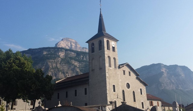 Renovated house near town and mountain