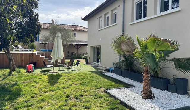 Renovated villa 150 m² with pool & garden