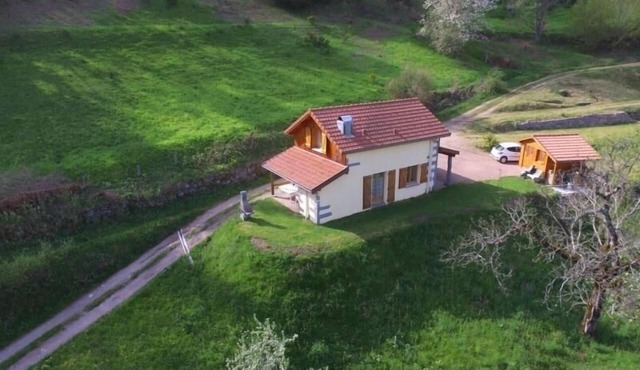 Renovated mountain house with fireplace and hiking