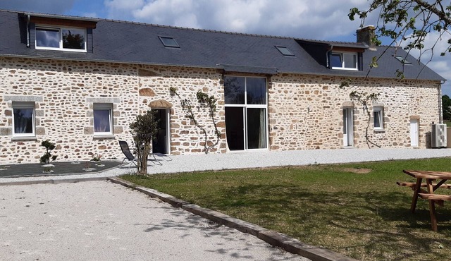 Renovated Countryside Longère: 15 Guests, Gardens, Close to Outdoor Activities
